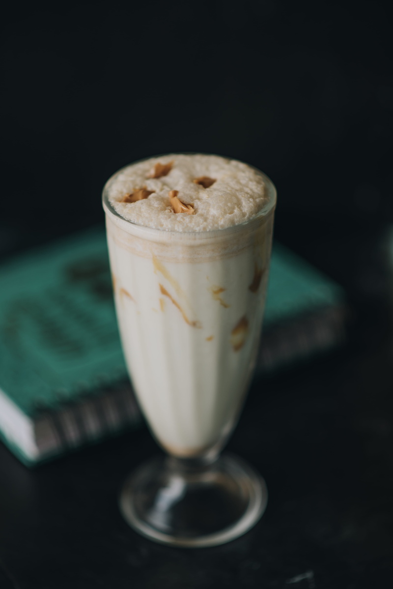 frothy drink, surface, coffee - drink, refreshment, temptation, coffee cup, latte, 5K, drink, indoors, black background, black, sweet food, drinking glass
