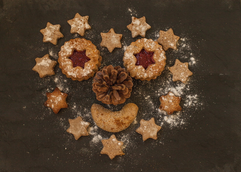 gourmet, baking, pastries, dessert, temptation, nutrition, table, cookie, brown, pastry, powdered sugar, cake, sweet, indoors, no people, small cakes, christmas