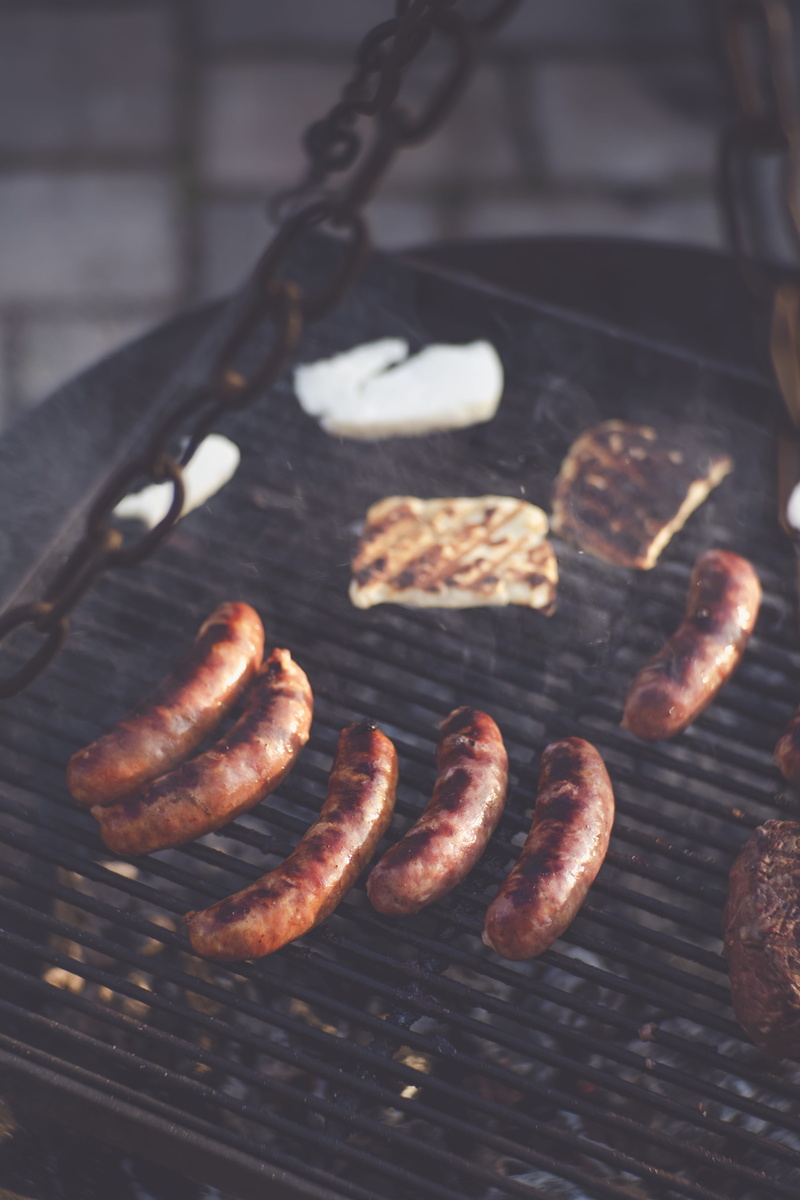 sausage, heat, healthy eating, lunch, protein, barbecue, roast, group of objects, charbroiled, 5K, still life, outdoor, roasted, roasted coffee bean, grilling