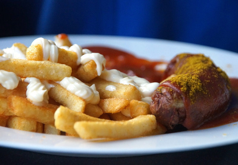 unhealthy eating, sauce, ready-to-eat, selective focus, french fries, plate, eating, no people, restaurant, 4K, prepared potato, fast food, cream, hot dog