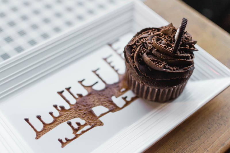 no people, snack, indulgence, cake, freshness, temptation, table, unhealthy eating, baked, selective focus, food, brown, dessert, sweet, sweet food, chocolate cake