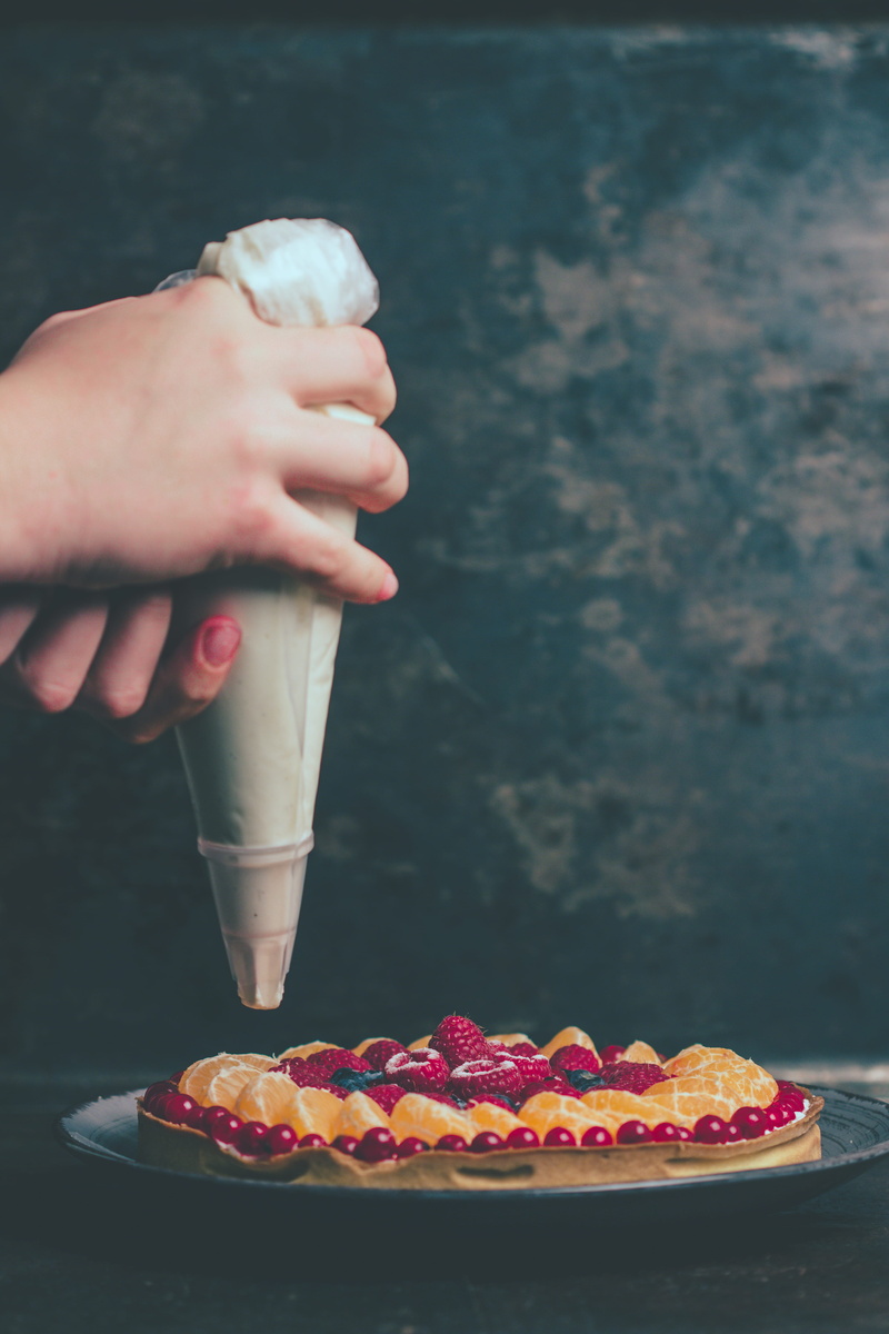 cream, human body part, baked pastry item, hand, tart - dessert, holding, person, human hand, real people, icing, 5K, dessert, ready-to-eat, unhealthy eating
