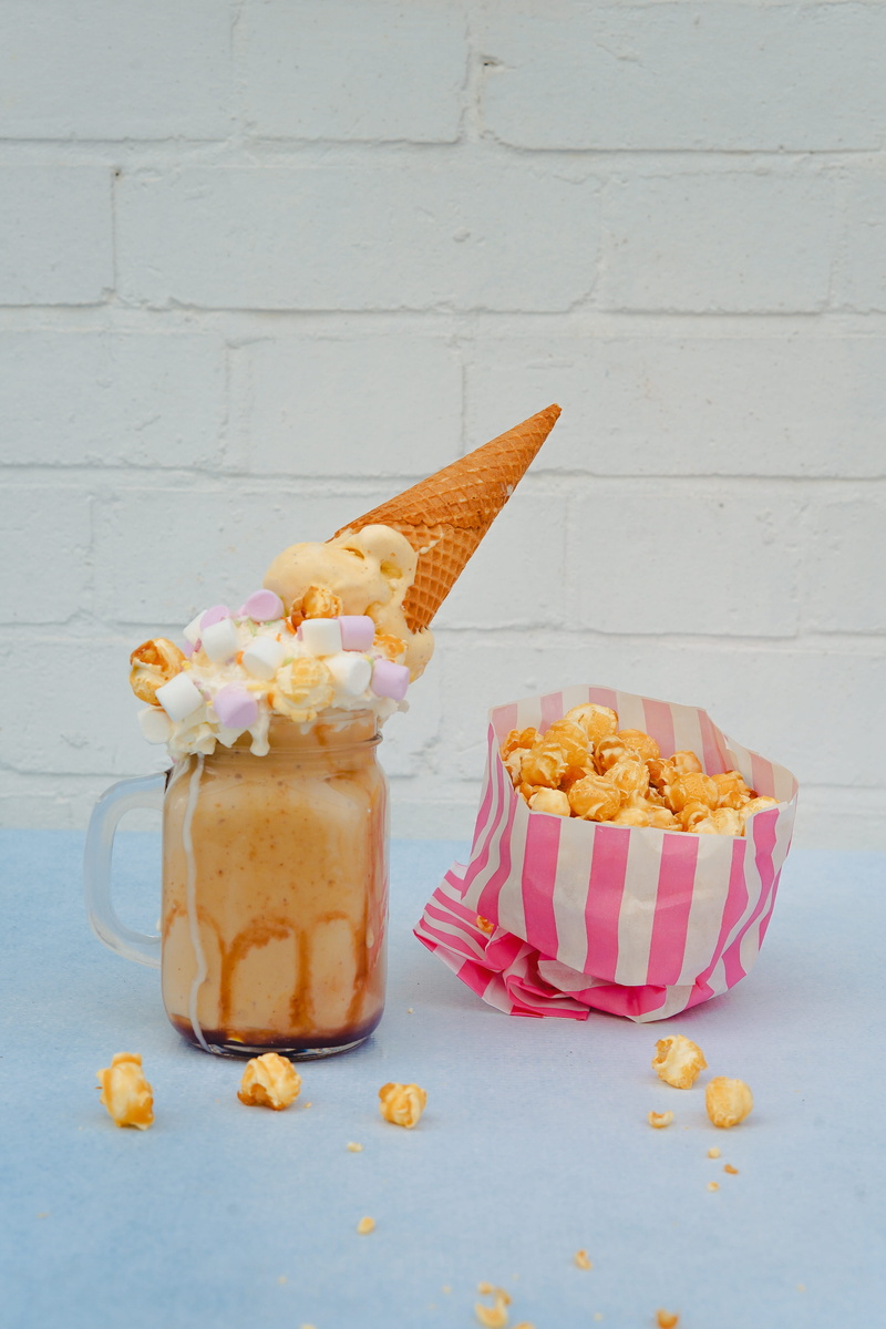 cream, milkshake, shake fantasy, beside, close-up, blue, ready-to-eat, shake, dessert, ice cream, drink, indoors, frozen sweet food, cake, marshmallow