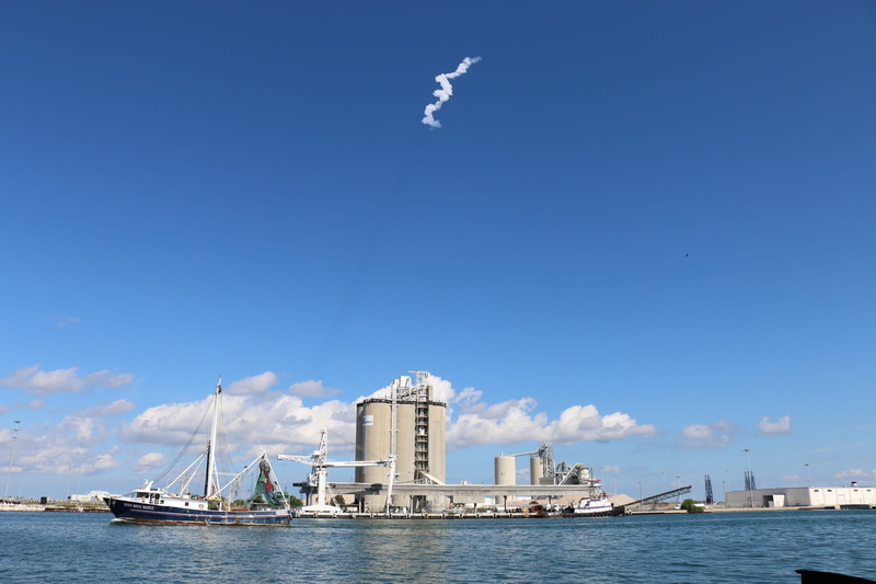 cape, building, canaveral, sea, travel, 2K, florida, city, built structure, kennedy, passenger craft, transportation, nautical vessel, Spacex, blue, cloud - sky
