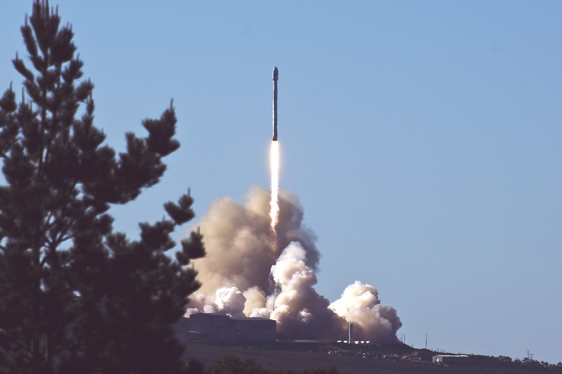 sky, war, space, space travel vehicle, technology, day, 5K, launching, low angle view, clear sky, space exploration, air pollution, shuttle, no people