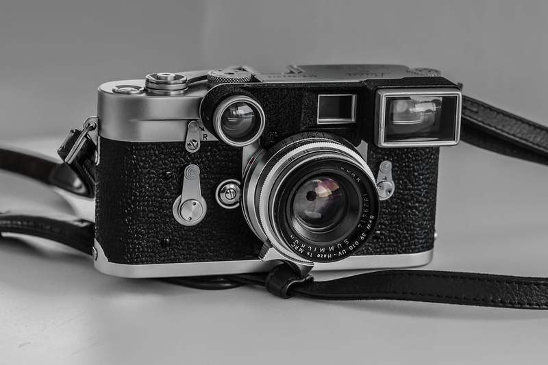 studio Shot, slr camera, retro Styled, nostalgia, silver, digital camera, lens - Optical Instrument, black Color, obsolete, compact camera, antique, camera film