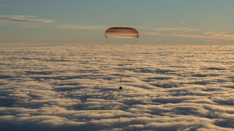 clouds, nasa, spacecraft, horizon, expedition 54, calm, soyuz, atmosphere, 4K, roscosmos, landing, aerial photography, parachuting, birds eye view, parachute