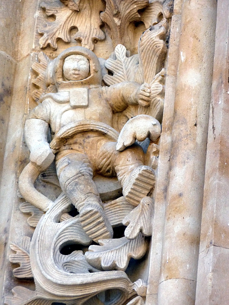 2K, history, salamanca, cosmonaut, outdoors, craft, stone material, solid, representation, architecture, human representation, statue, ancient, the past