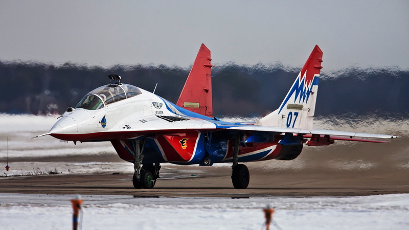 wing, flying, military, landing, vehicle, fighter, jet, unrecognizable person, mode of transportation, airliner, fly, aeroplane, transportation, warplane