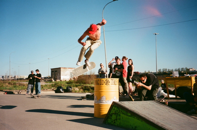 full length, 2K, city, sport, photographer, barrel, style, performance, hobby, tricks, adult, balance, sunlight, nature, outdoors, riding, person, action