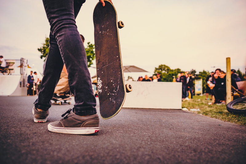 person, style, real people, people, lifestyles, skater, jump, outdoors, sporty, skateboarding, body part, human limb, leisure activity, jeans, sport, city