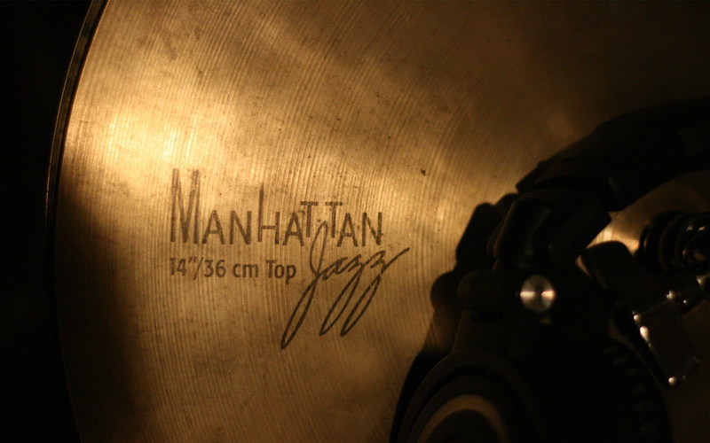 manhattan, colored, brass, conflict, western script, violence, writing, 1080P, weapon, law, gun, crime, communication, Jazz, aggression, human body part
