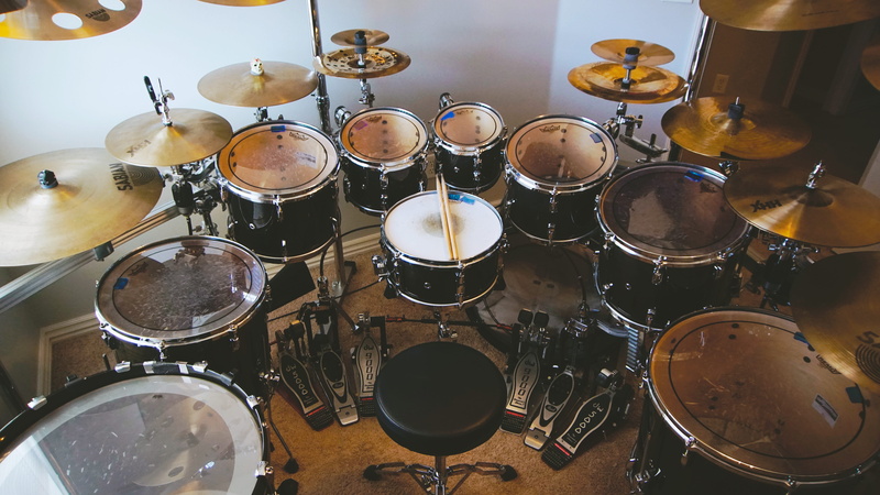 percussion instrument, acoustic, musical instrument, drum, cymbal, indoors, high angle view, Drums, 5K, drum kit, rock music, sticks, cymbals, music, performing arts event
