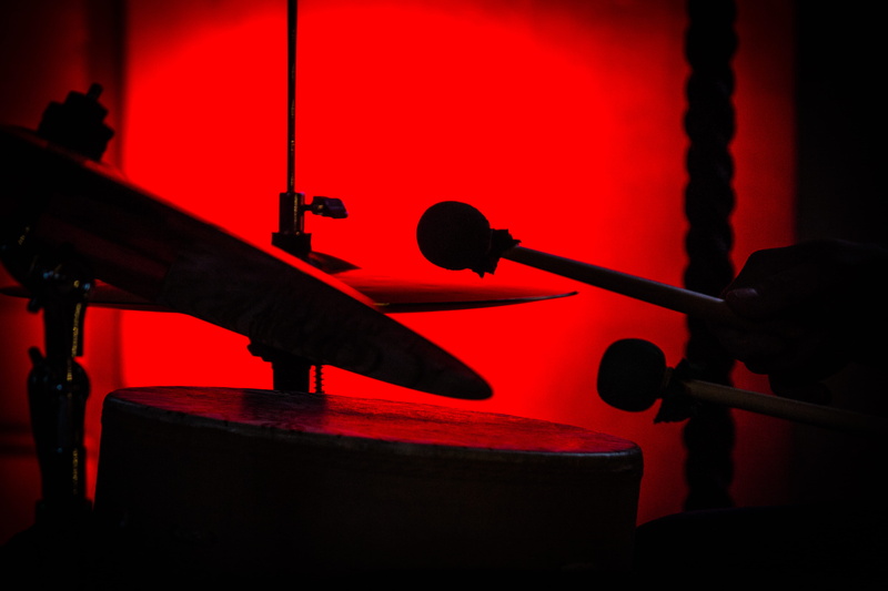 hand, human body part, focus on foreground, drum - percussion instrument, musical equipment, performance, playing, indoors, 4K, musical instrument, cymbal