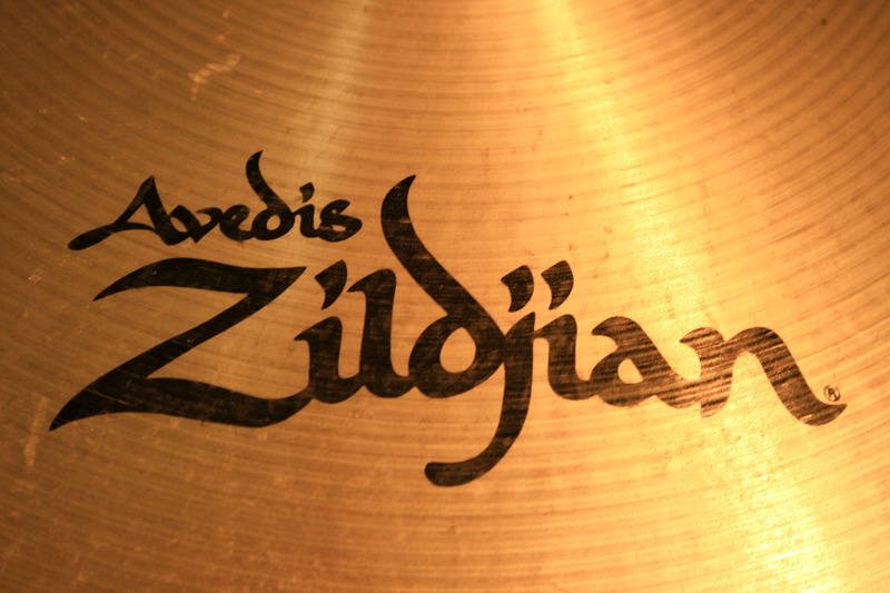 zildjian avedis, basin, calligraphy, wood - material, creativity, communication, cymbal, western script, script, 4K, backgrounds, crash, indoors, art and craft