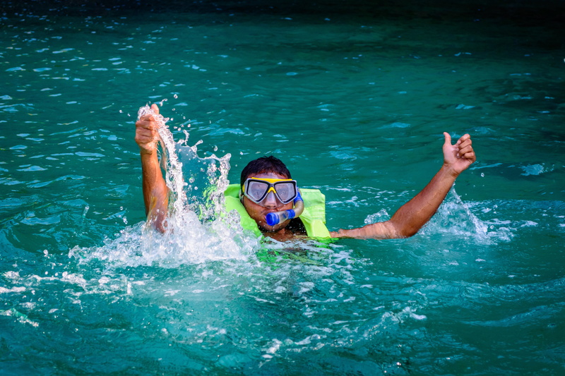 splashing, swimming, summer, sand, swimming goggles, water, dive, mask, body, victory, wet, snorkel, motion, arms raised, waterfront, real people, leisure activity