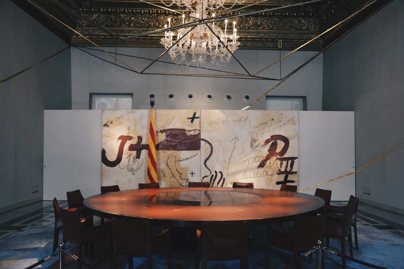 table, absence, architecture, catalunya, music, 4K, musical equipment, musical instrument, palace, light, arts culture and entertainment, tàpies, illuminated