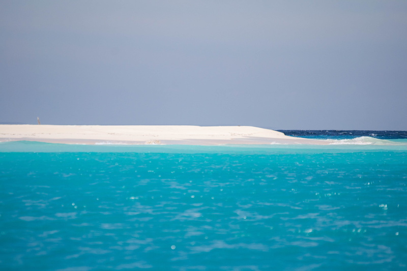 non-urban scene, travel, 4K, sea water, waves, isla la tortuga, clouds, copy space, venezuela, landscape, blue, tranquil scene, costa, sand, seagull, scenics - nature