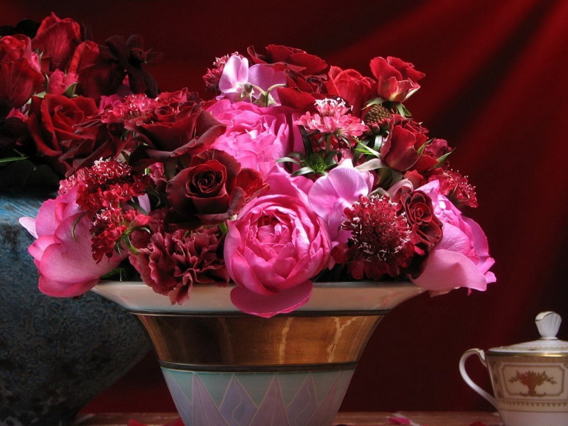 celebration, petal, plant, fragility, bunch of flowers, multi Colored, flowering plant, rose, table, arrangement, vase, backgrounds, roses, petals, wedding
