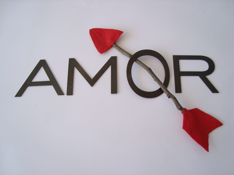 february 14th, adhesive tape, message, mensaje, abstract, valentine, couple, studio shot, paper, Wood, iron, copy space, heart shape, Lyrics, letter, Arrow