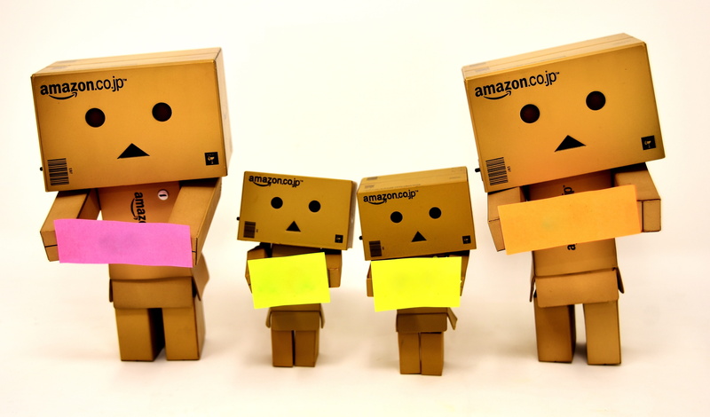 connection, amazon, trust, anthropomorphic smiley face, papa, children, togetherness, family, box, smiling, mama, cube shape, three objects, box - container