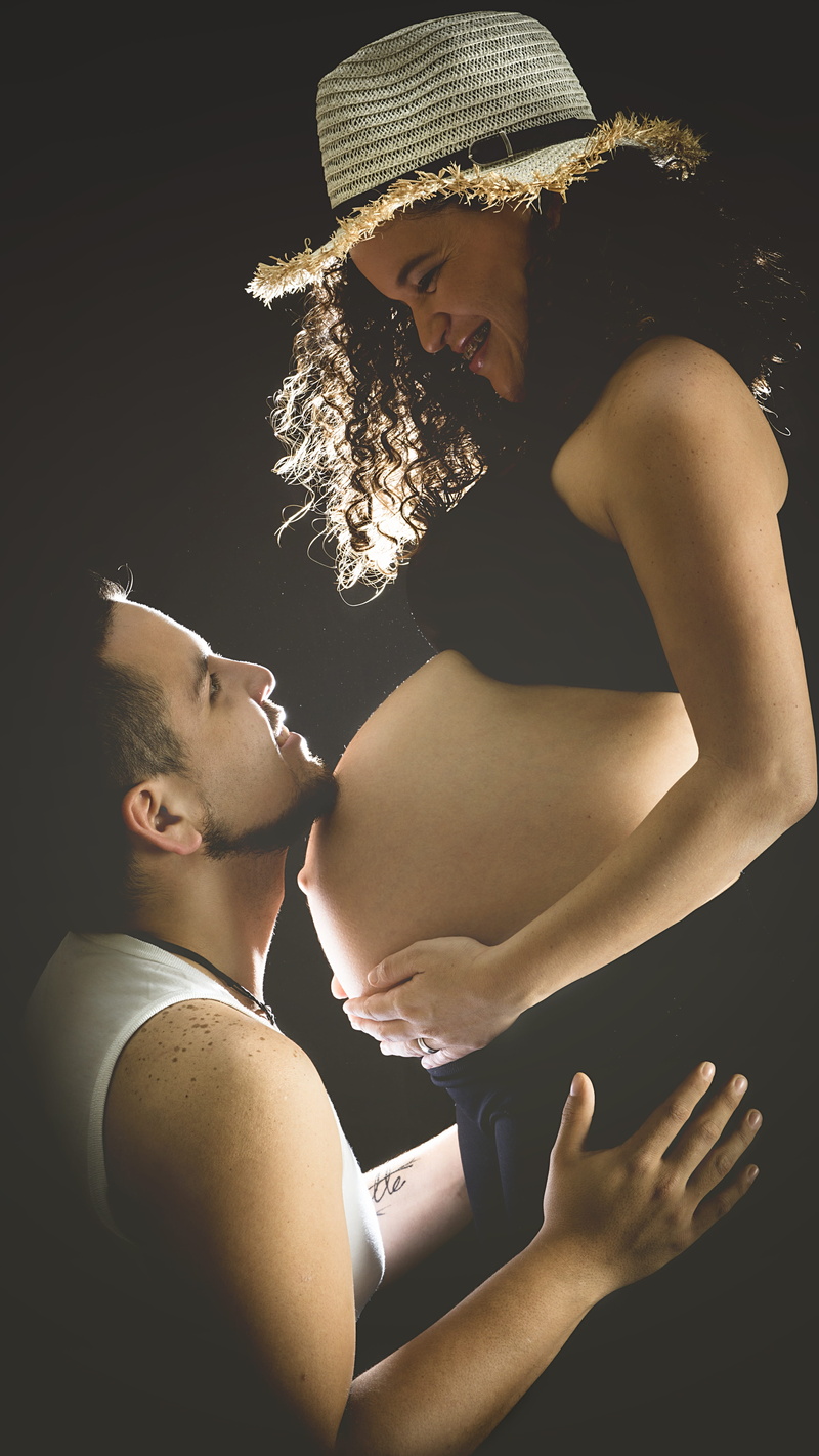 girl, indoors, son, positive emotion, side view, family, bebe, 5K, pregnancy, real people, kisses, adult, mama, men, heterosexual couple, togetherness