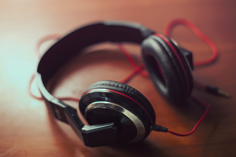 digital camera, wood grain, table, selective focus, arts culture and entertainment, cable, music, technology, camera, still life, equipment, 5K, close-up