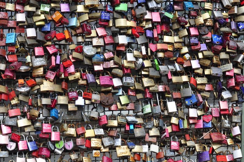 hanging, full frame, germany, colours, lovelocks, backgrounds, love lock, variation, bridge, lovelock, no people, metal, lock, abundance, safety, security