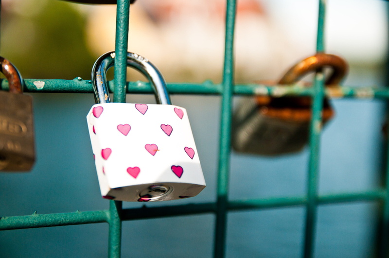 love message, emotion, lock, day, safety, security, liebesbeweis, no people, luck, love, hanging, fence, pink color, hope - concept, castle, love lock