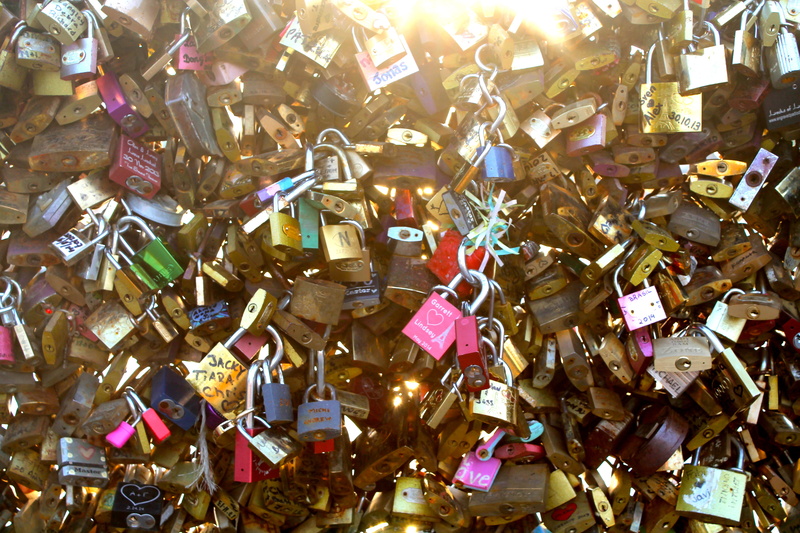 light, paris, love lock, no people, protection, france, love, padlock, 4K, security, lovelocks, wanderlust, travel photos, i love you, outdoors, day, safety