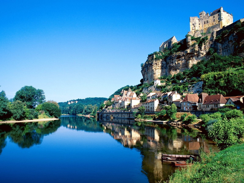 scenics, view, medieval, blue, clear sky, sky, house, mountain, travel, old, summer, history, town, houses, village, residential district, beynac-et-cazenac