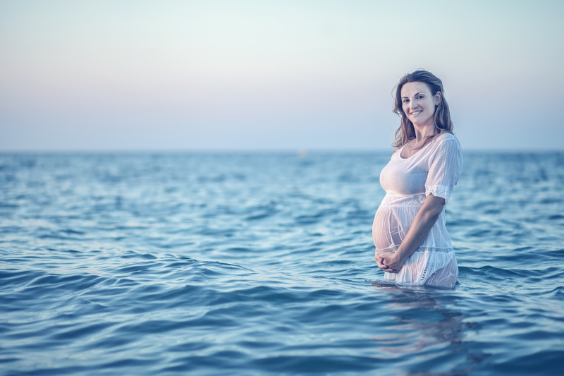 hairstyle, expecting, water, sea, life, beautiful woman, happy, pregnant, abdomen, 5K, white, smiling, pregnancy, beach, copy space, long hair, waiting