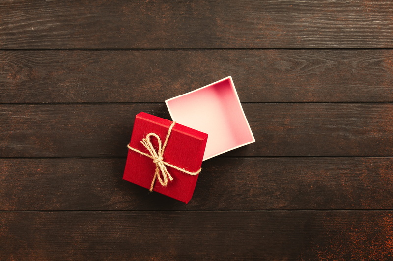 copy space, emotion, no people, abstract, closed, 5K, still life, container, view, box - container, ribbon, directly above, christmas, old, celebration