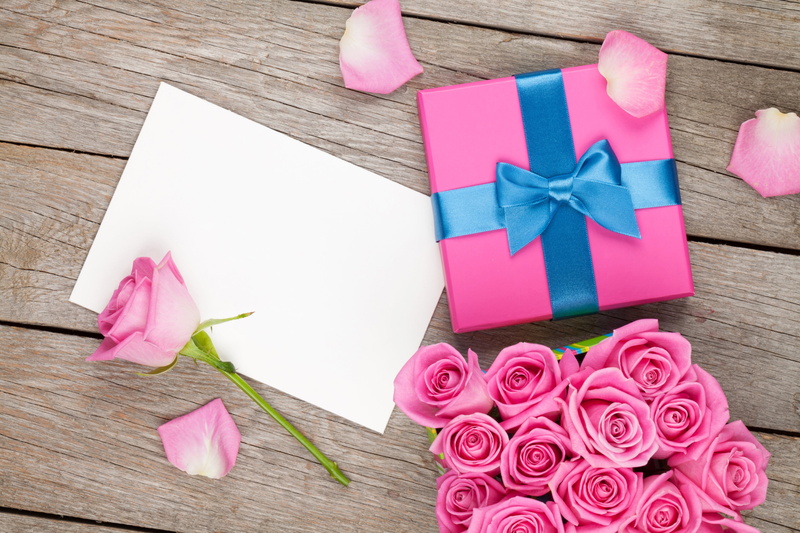 box, close-up, table, container, gift, box - container, flower, no people, valentines day - holiday, beauty in nature, ribbon - sewing item, gift box, tied bow
