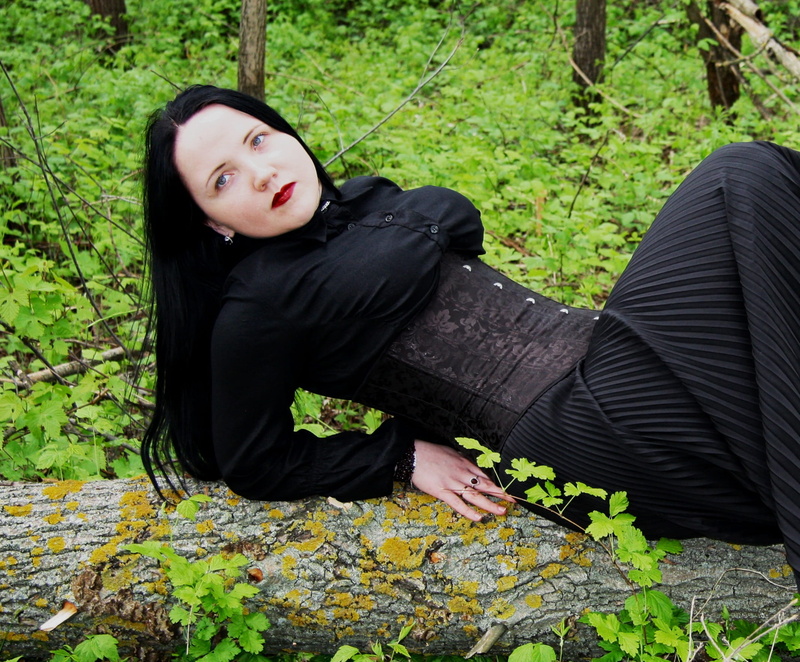 corset, plant, hairstyle, girl, trunk, Model, woman, model, one woman only, goth, 1080P, reclining, Portrait, contemplation, young women, women, day, nature