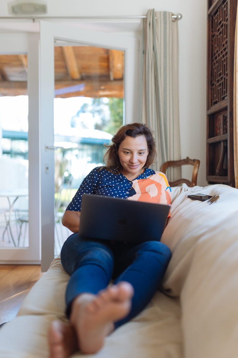 women, using, working, lifestyles, laptop, technology, three quarter length, wireless technology, reclining, portrait, beautiful woman, couch, remote work