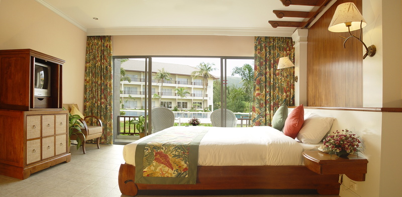 vase, balcony, bouquet, hotel room, hotel, bed, flowers, luxury, view, brown, wealth, plants, lamp, wooden, electric lamp, indoors, home interior, flowering plant