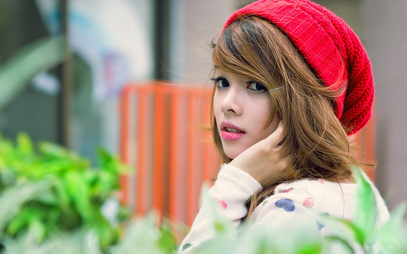 looking at camera, young adult, women, warm clothing, beautiful woman, clothing, selective focus, portrait, hair, 1080P, fashion, hairstyle, real people