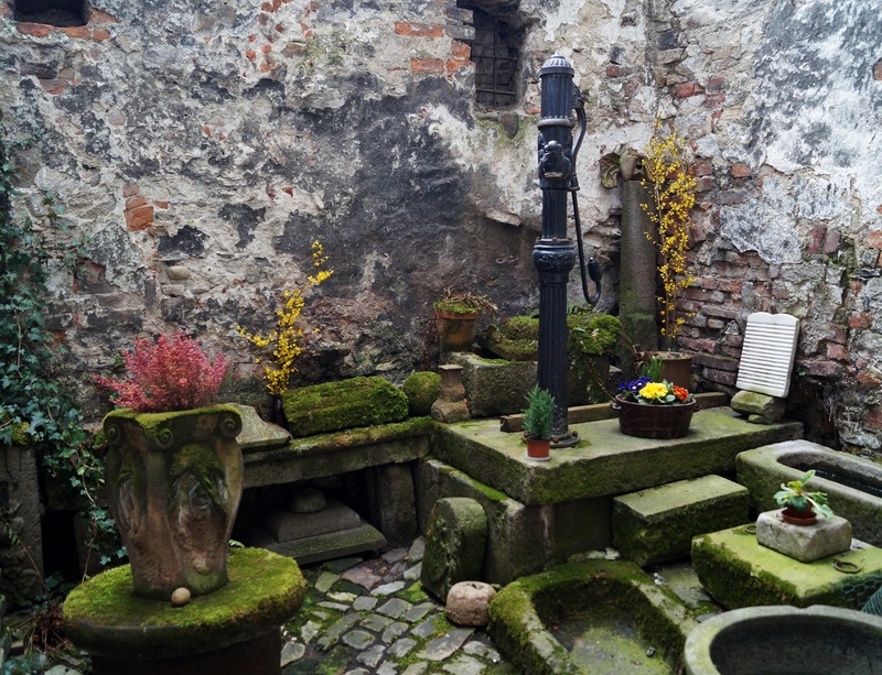 religion, backyard, wall, nooks and crannies, pump, mossy, building, architecture, art and craft, gutters, cemetery, plant, belief, no people, statue, building exterior