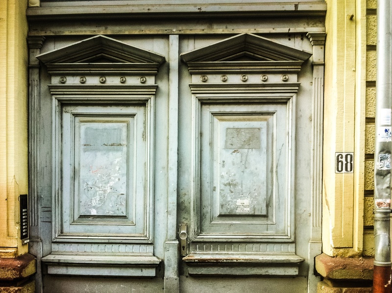 outdoors, communication, wood - material, architecture, safety, shabby, security, wood, wooden door, rain gutter, front door, day, kassenttentuer, house number