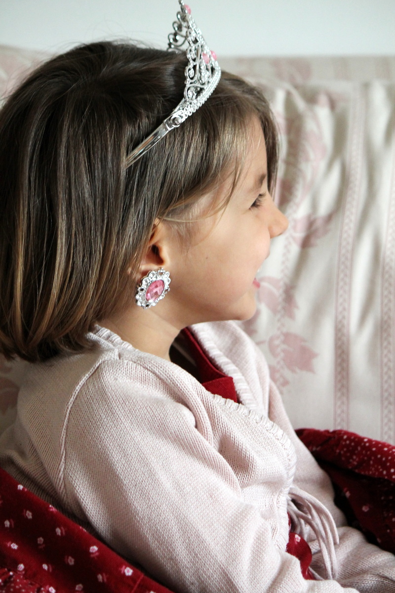 red, earring, hair, one person, little girl, corona, furniture, 4K, lifestyles, smile, girls, princess, females, sofa, casual clothing, childhood, portrait
