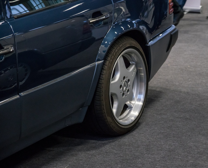 transportation, city, driving, land vehicle, tire, wheel, motor vehicle, aluminium rim, design, automotive, youngtimer, chrome, mode of transportation