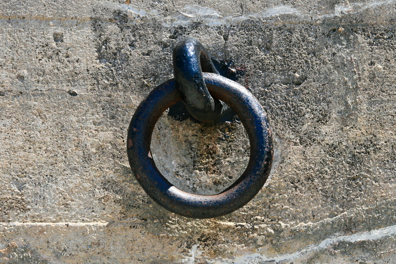 tybee island, stone, sunlight, o, chain, iron - metal, metal, 2K, no people, day, iron, united states, connection, ring, textured, high angle view, hook