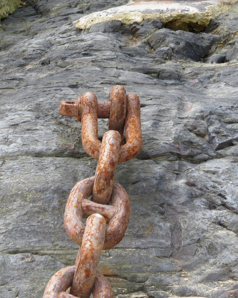close-up, nature, water, outdoors, rusty, iron - metal, rock - object, newquay, protection, weathered, united kingdom, no people, 2K, chain, safety, strength