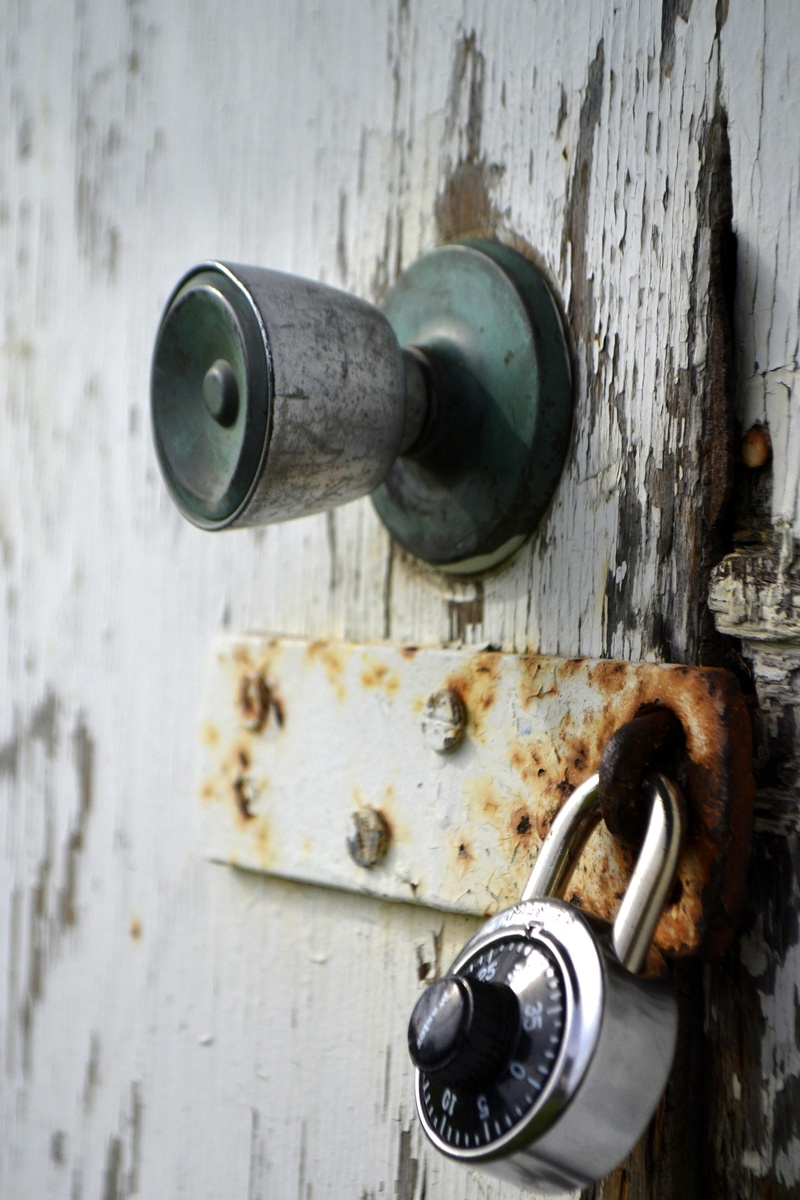 4K, door, security, mistery, weathered, white, canada, old, knob, silver colored, metal, rust, technology, quebec, wood, rusty, entrance, day, outdoors