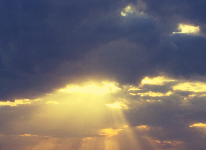 sunbeam, wind, beauty in nature, clowds, outdoors, overcast, idyllic, sunset, environment, nature, dramatic sky, sky, abstract backgrounds, scenics - nature