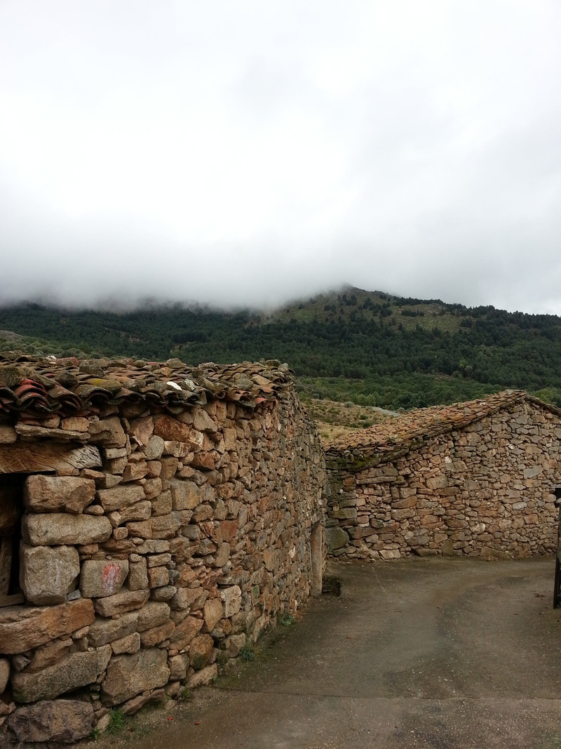 stone material, avila, no people, history, built structure, fog, the past, environment, viajes, nature, cloud - sky, architecture, day, solid, mountain