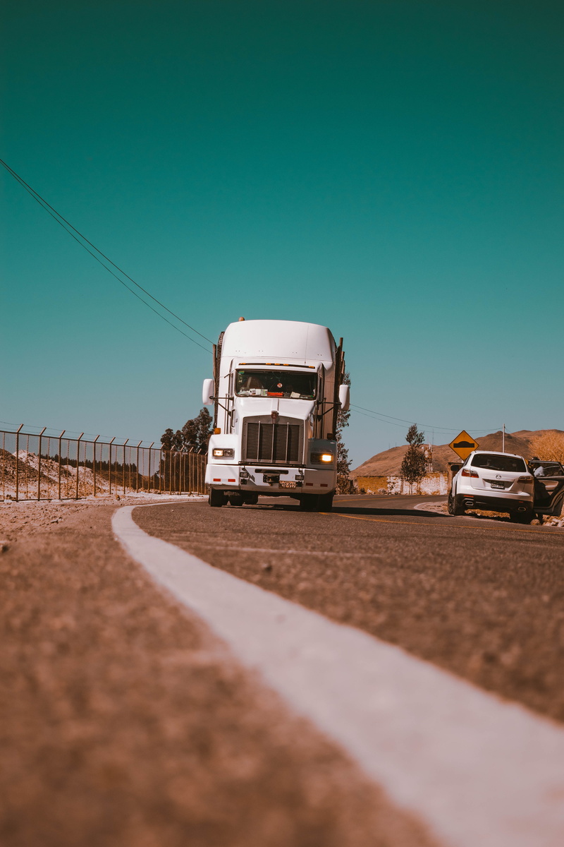 driving, color, freight, white line, land, 5K, truck, sand, surface level, sunlight, van, suv, beside, selective focus, copy space, paisaje, lorry, minimalism