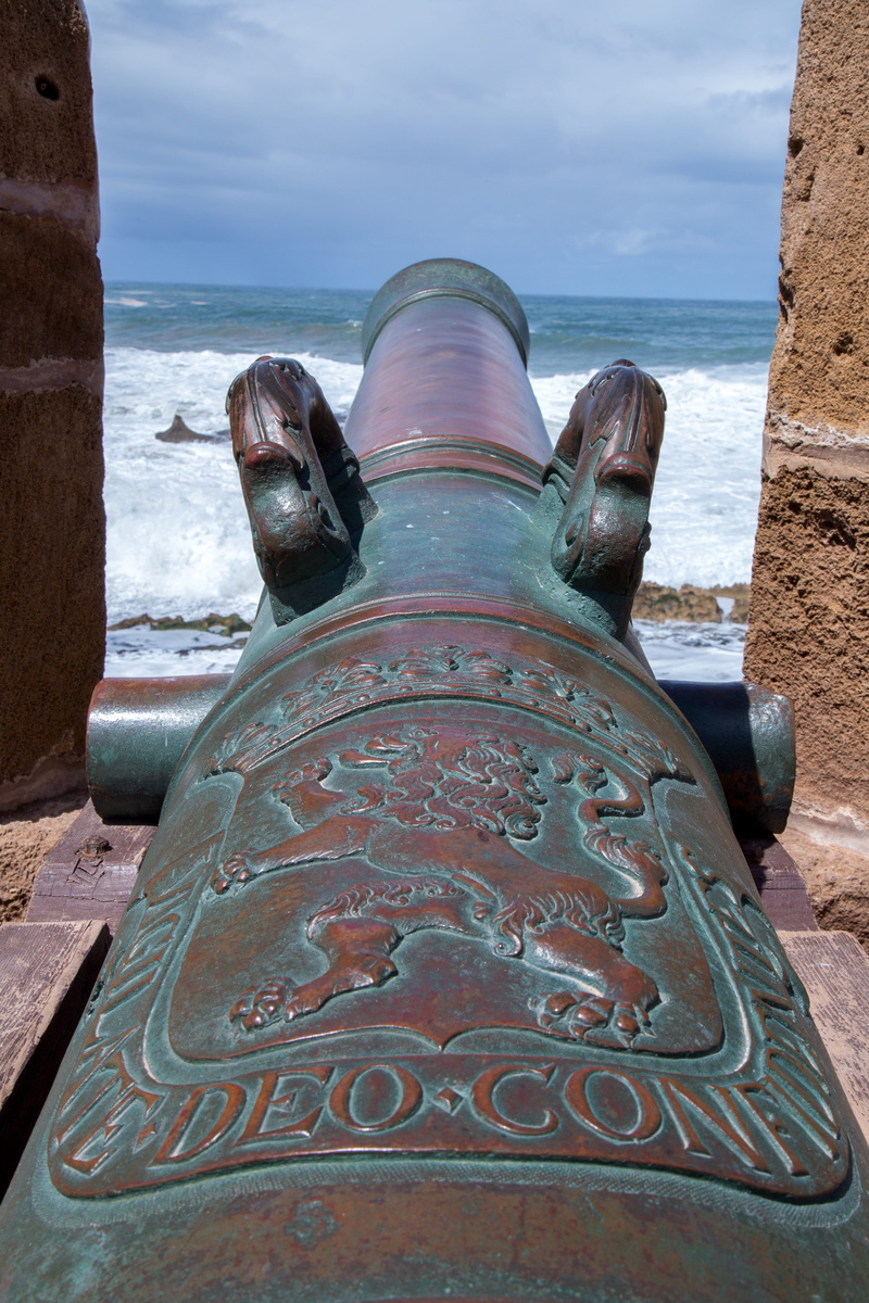 hydrant, metal, sky, weaponry, close-up, handmade, fotografia de viaje, lambent, street photography, brillant, the past, voyage, horizon over water, travel photography