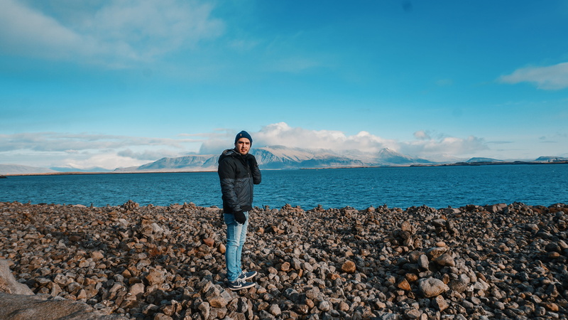 adventura, viajes, one person, scenics - nature, sea, water, lifestyles, adventure, bloggere, rock - object, traveler, casual clothing, cloud - sky, real people